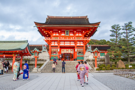 家族で訪れる神社参拝：子どもの健やかな成長と安全祈願の作法