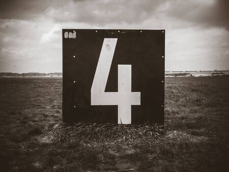 『4』の象徴する安定感と計画性がもたらす人生への影響