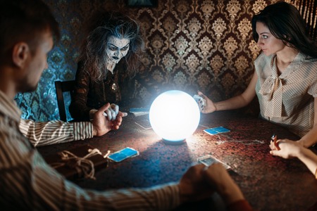 占い師から見た芸名改名と運命の好転事例集